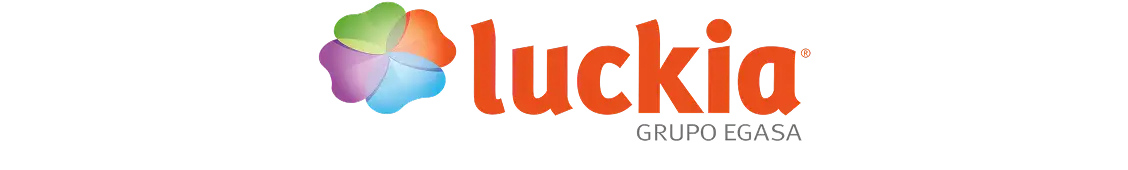 O logótipo da Luckia Grupo Egasa apresenta uma marca nominativa laranja ao lado de um símbolo abstrato multicolorido semelhante a uma flor, representando a identidade da marca